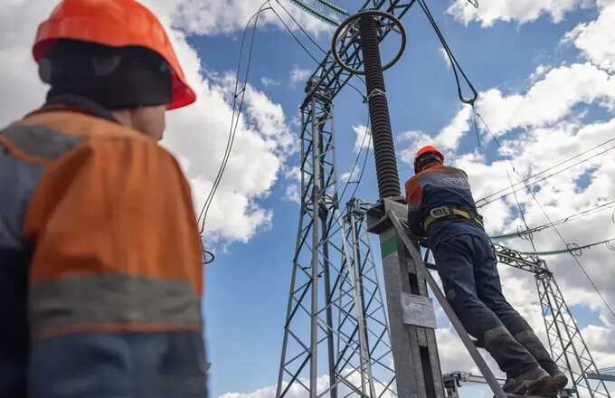 На Донеччині під російські обстріли потрапила бригада енергетиків: є поранені