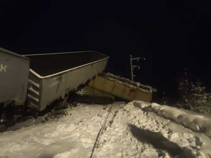 У РФ понад 20 вагонів потягу зійшли з колії