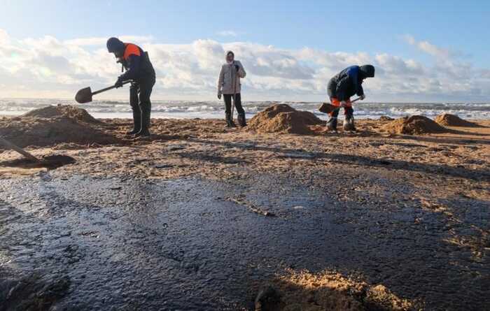 В окупованому Криму оголосили надзвичайний стан через розлив мазуту в Керченській протоці