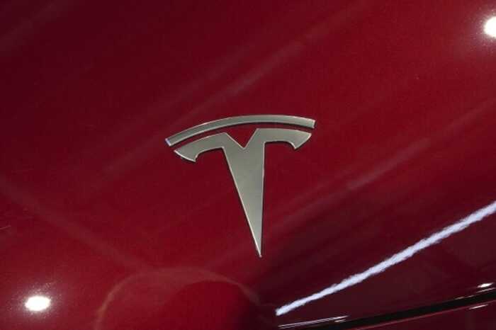 Продажі Tesla у Європі різко впали у квітні