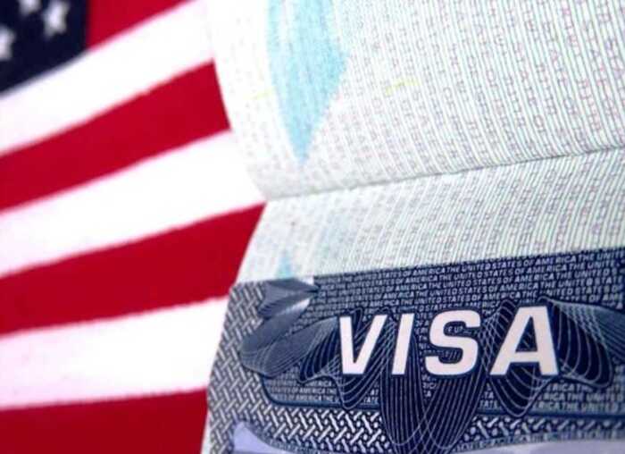 США скасували безвізовий в’їзд для громадян Румунії