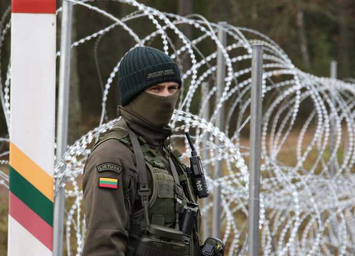 Мігранти з Білорусі напали на литовських прикордонників