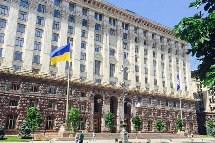 Земельна комісія Київради і схемний дерибан: хто тиснув кнопки в інтересах «туалетного бізнесу»