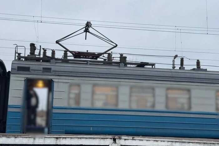 У Київській області зачепер загинув від удару струмом на даху електрички