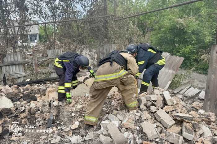 У селі Закітне на Донеччині з-під завалів зруйнованого будинку дістали тіло загиблого