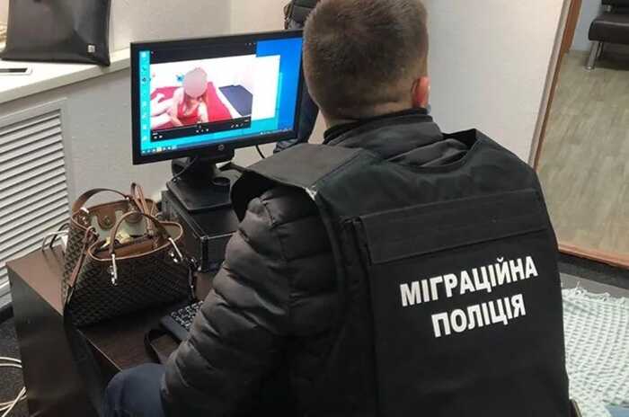Попри високі податкові надходження від моделей OnlyFans, справ за порнографію стало більше на 20%