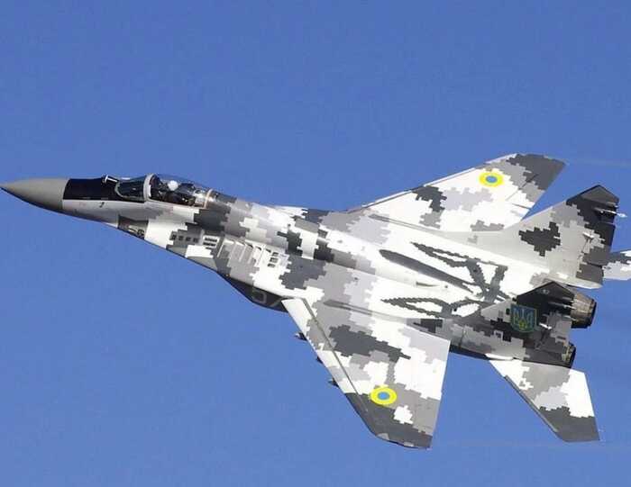 Український МіГ-29 скидає чотири високоточні авіабомби по позиціях армії РФ