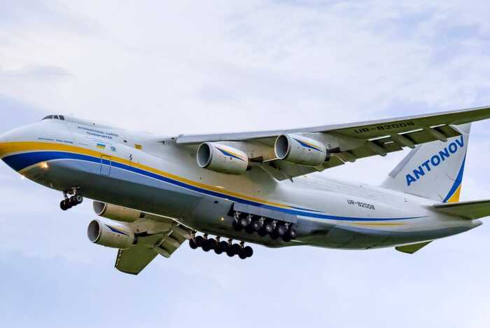 Авіакомпанія "Антонова" евакуювала вантажний літак Ан-124-100 до Німеччини
