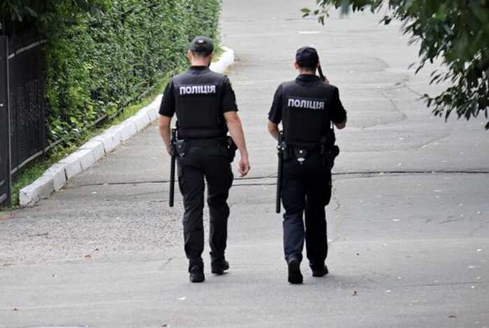 Працівник прокуратури в Києві збив жінку на тротуарі й залишив місце ДТП