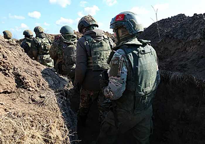 Росіяни всюди, їх дуже багато, вони намагаються йти вперед без якоїсь логіки, — військовий