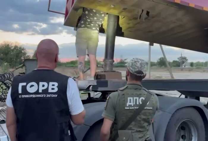 Прикордонники викрили батька і сина на "схемі" з перевезенням ухилянтів у Румунію
