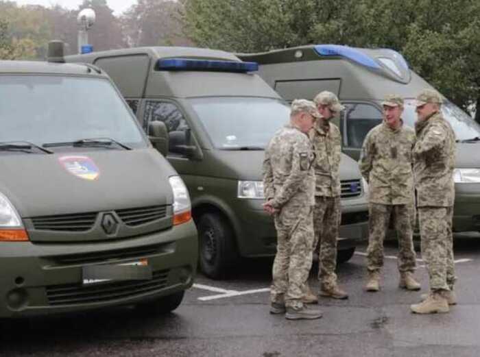 Діти кричали і молилися: На Вінниччині співробітник ТЦК під час погоні розбив вікно в машині