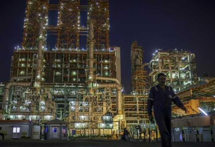 Індія лише трохи скоротила закупівлю російської нафти через мита США, — Bloomberg