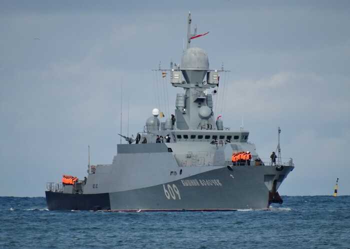 Воїни ГУР уразили в Азовському морі російський носій крилатих ракет «Калібр»